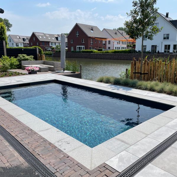 AAn het water IN het water-min AAn het water IN het water-min